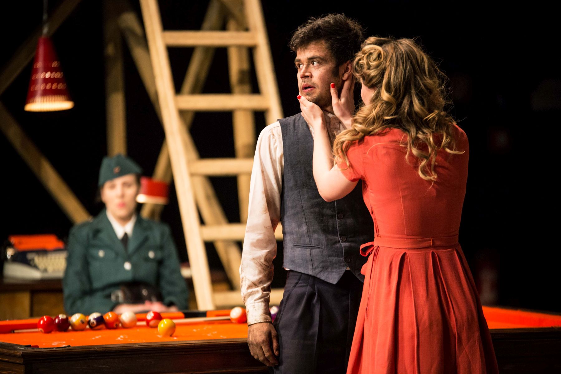 Die schmutzigen Hände — Homepage Regisseurin Musiktheater Schauspiel